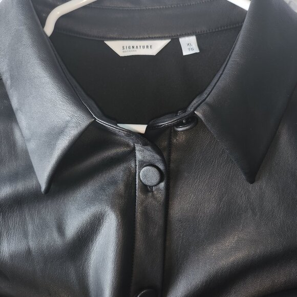 Women's short Faux leather blouse - Picture 2 of 2